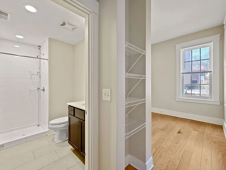 516 E 13th St #4 — Photo 9