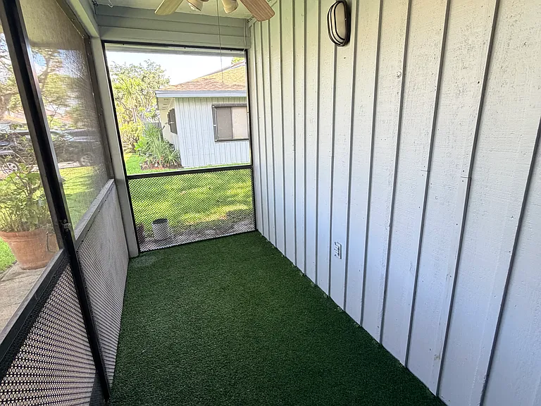 1531 Gabriel St — Photo 13