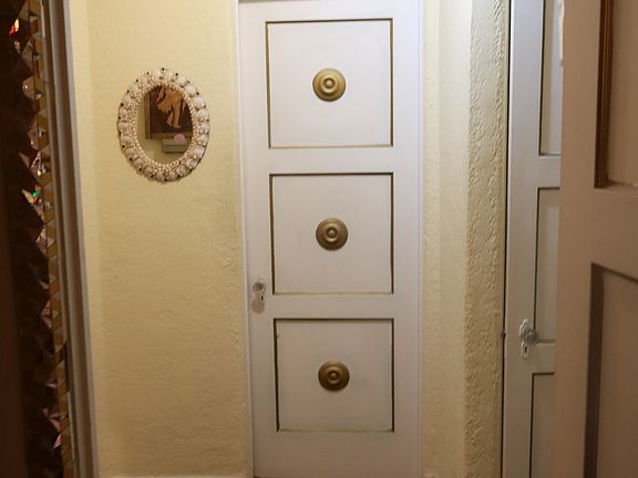 2nd image of 1033 S Shenandoah St #1033