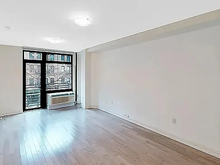 821 9th Ave #4A — Photo 4