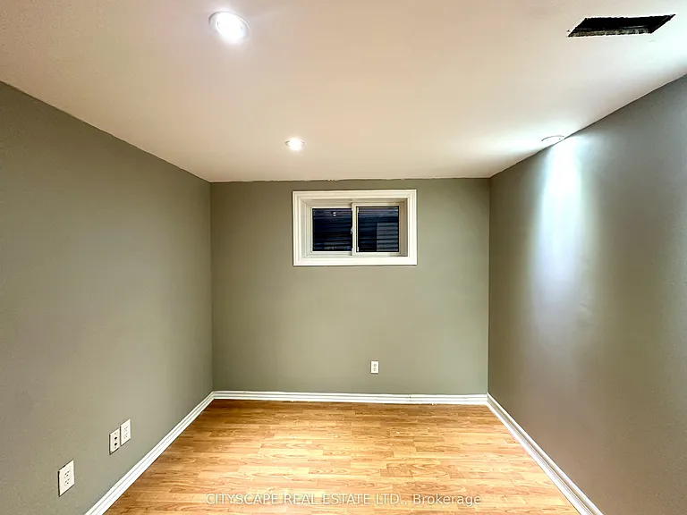 116 Rexway Dr E — Photo 24