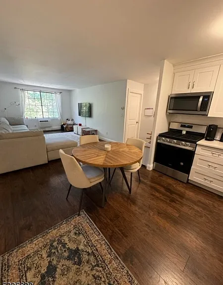 909 Thoreau Ct — Photo 4