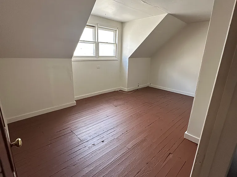 104 Stanley St — Photo 8