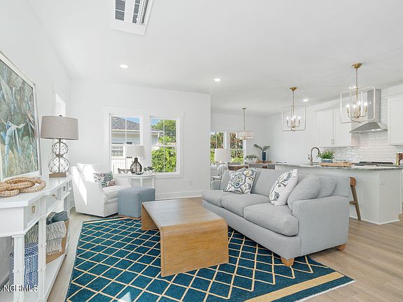 3rd image of 107 Live Oak Commons