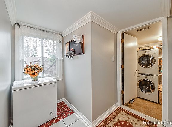 4th image of 1719 Lakecliffe Dr APT B