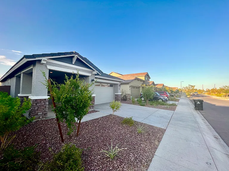 9214 W Roma Ave — Photo 2