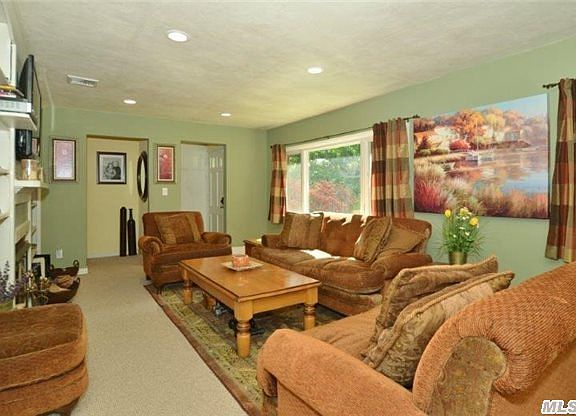 3rd image of 27 Piermont Ct
