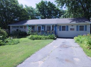2 Broadleaf Ln, Enfield, CT 06082
