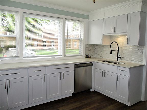 5th image of 531 Geneva Ave
