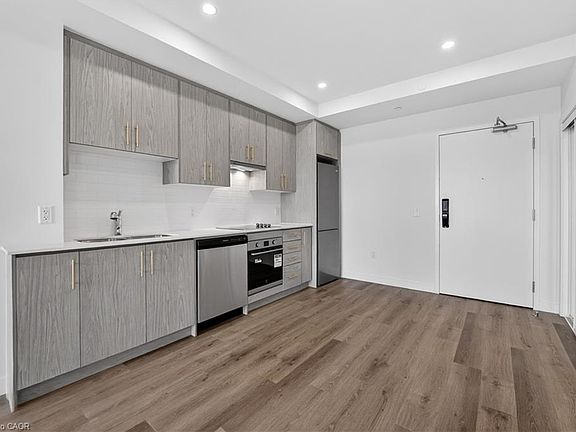 2nd image of 461 Green Rd #321