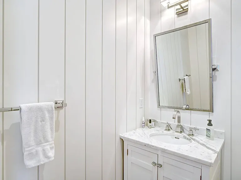 82 Harbor Dr — Photo 28