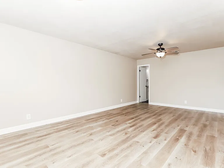 8106 Hoovers Bnd — Photo 10