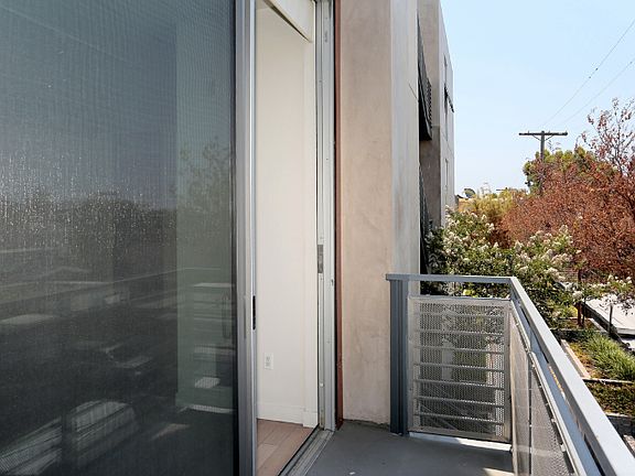 4th image of 5702 Melrose Ave #201