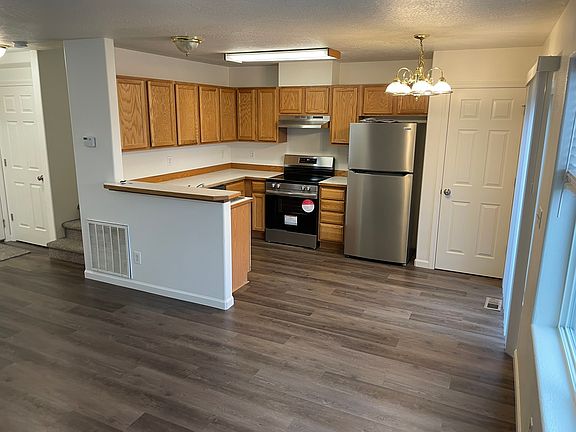 2nd image of 1402 E Stiner Ave #1