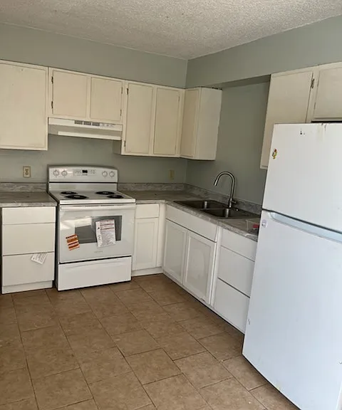 102 Gregory Dr #8 — Photo 1
