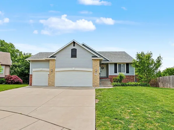 605 W Point Cir, Andover, KS 67002