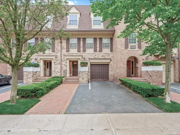 14-11 Bonnie Lane #106 U, Bayside, NY 11360