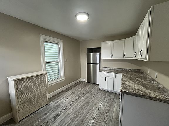 5th image of 156 S 2nd St Floor 2
