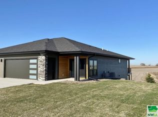2015 4th Ave SE #1, Le Mars, IA 51031