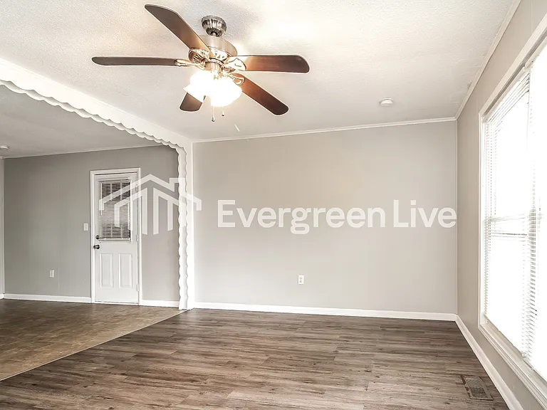 106 Thrift Dr — Photo 3
