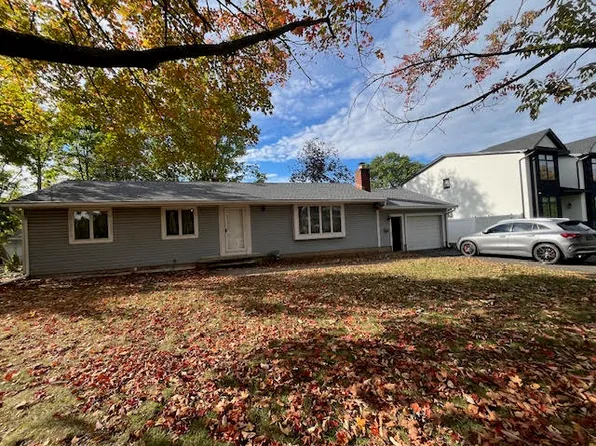 186 Cleenput Ter, Paramus, NJ 07652