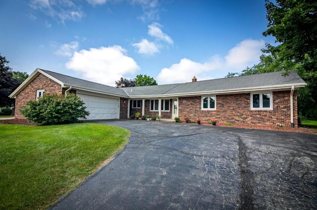 1738 Patriot WAY photo 1