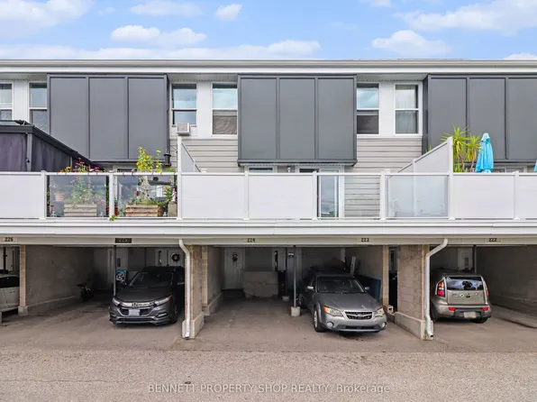 3445 Uplands Dr #224, Ottawa, ON K1V 9N5