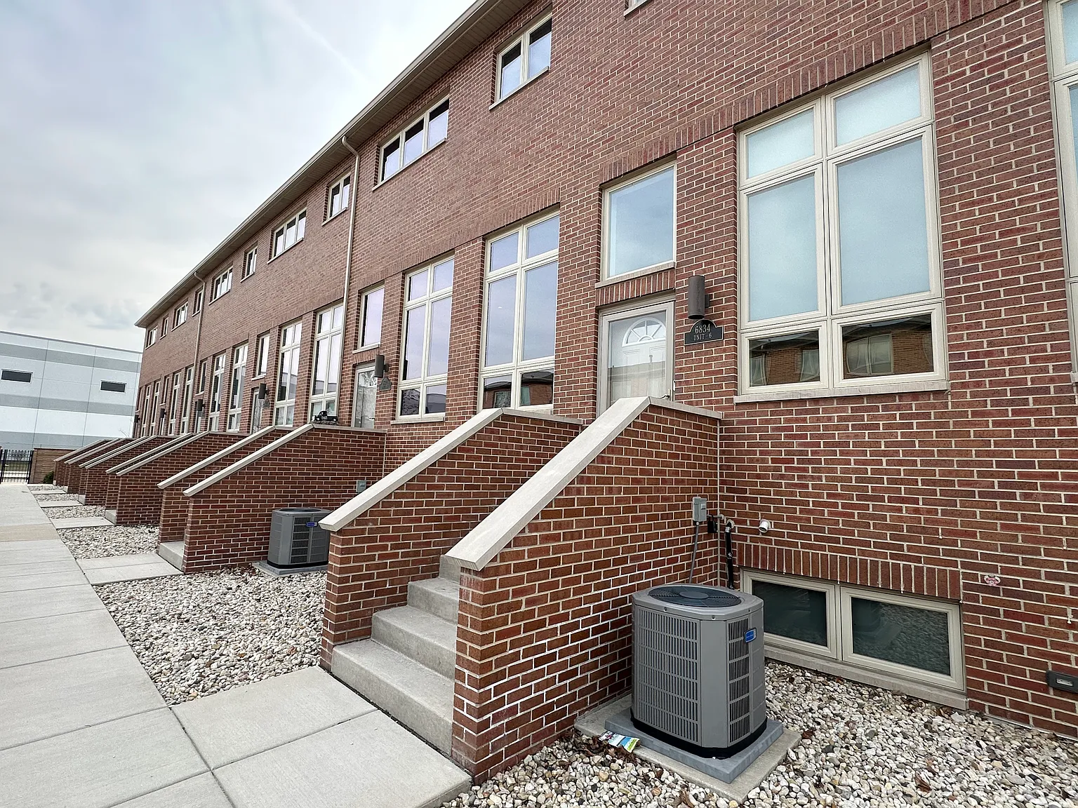 3 bed, 2.5 bath, 1700 sqft, $2,800 — Photo 1
