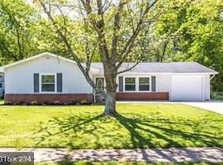 902 Barrington Dr, Waldorf, MD 20602