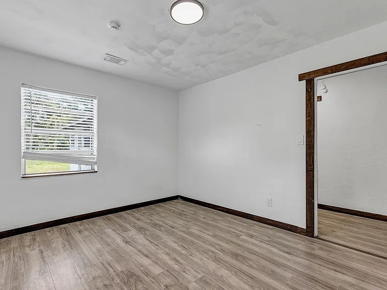 611 Marion St — Photo 10