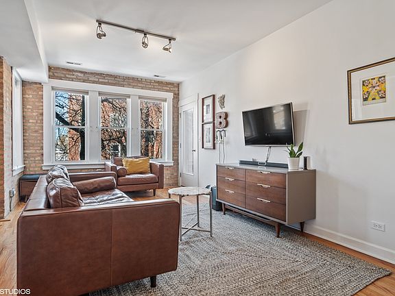 3rd image of 3109 W Belle Plaine Ave APT 2