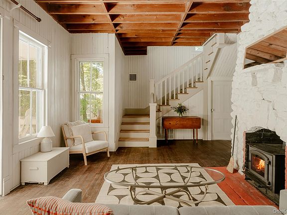 4th image of 133 Revonah Hill Road