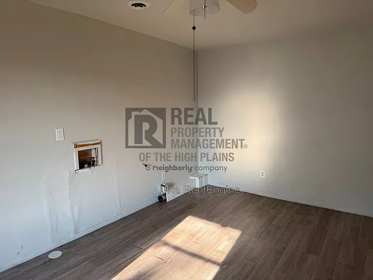 301 Teakwood St — Photo 7