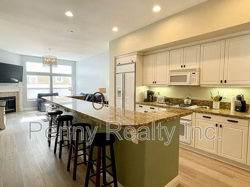 2 bed, 2.5 bath, 1695 sqft, $3,680 — Photo 4