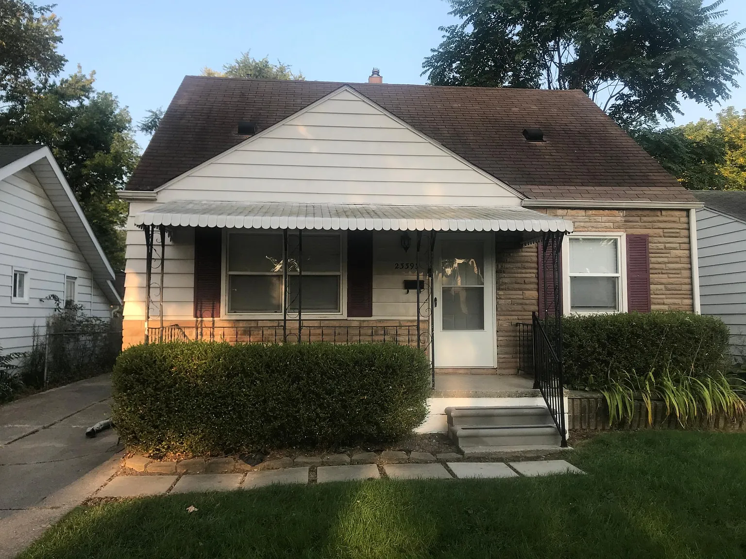 23393 Hazelwood Ave photo 1