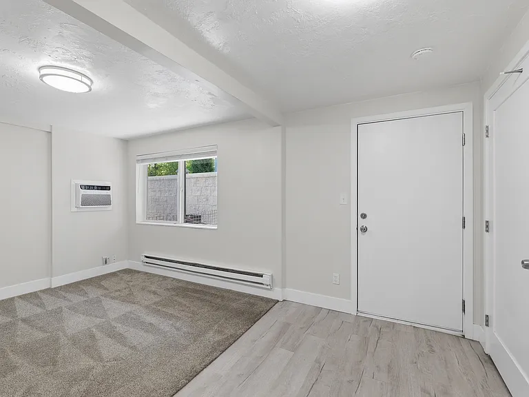 831 W Lennox St — Photo 5