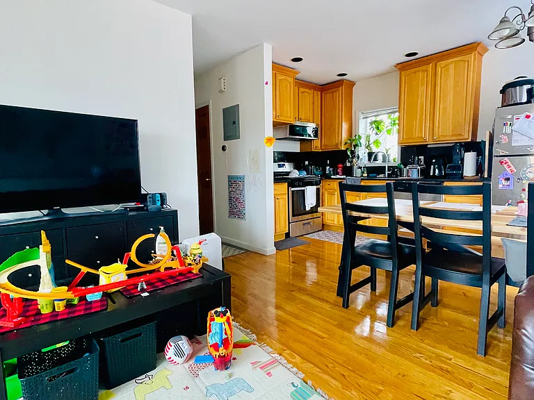4207 161st St #3 — Photo 8