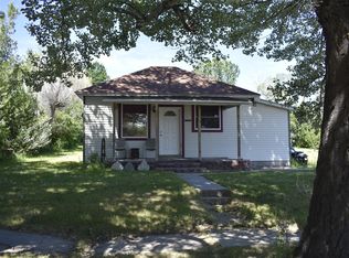 722 S Linn St, Lusk, WY 82225