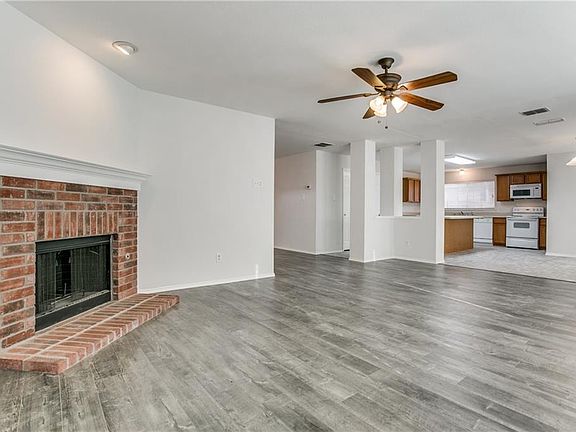 5th image of 323 Highland View Dr