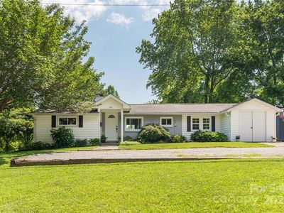 540 Oak Grove Rd, Flat Rock, NC, 28731