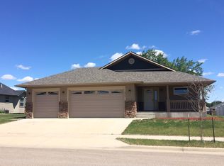 2316 19th Ave W, Williston, ND 58801