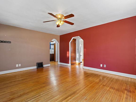 3rd image of 325 Putnam Ave