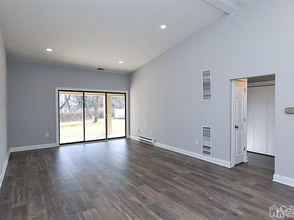 2nd image of 24 Wycoff Way E