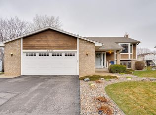 889 Curry Trl, Eagan, MN 55123