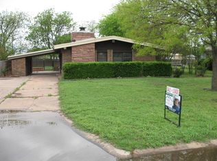 412 E Oklahoma St, Walters, OK 73572