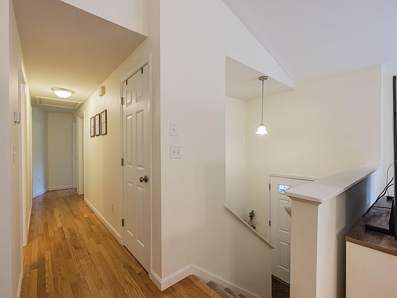 4th image of 108 Meadowbrook Drive