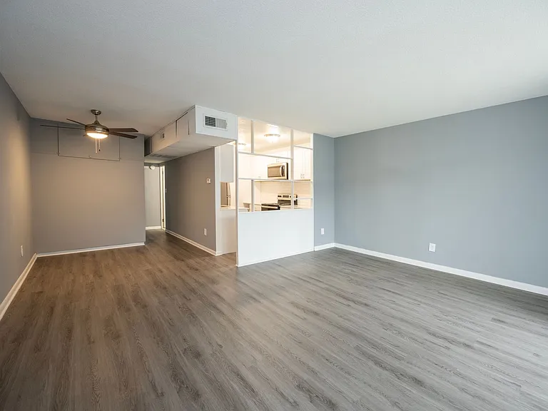Creswood Apartments- Come home to Convenience! — Photo 23