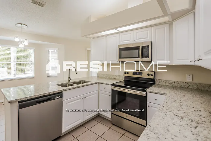 8000 Glenridge Loop W — Photo 2