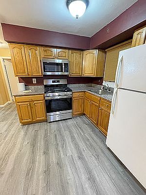2nd image of 40 Taunton St #1R