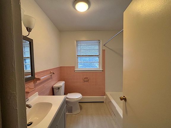 3rd image of 57 Dalton St Unit 1